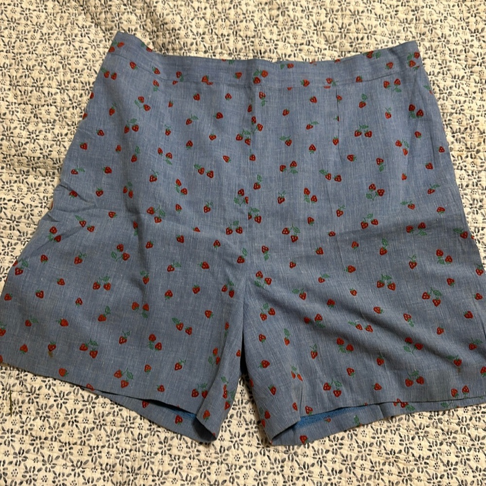 Vintage strawberry shorts!! Small